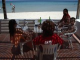 Tunisko_2004_006 * V beach bare s rodinkou z Prievidze... (Fero, oliver a Janka) * 2048 x 1536 * (1.08MB)